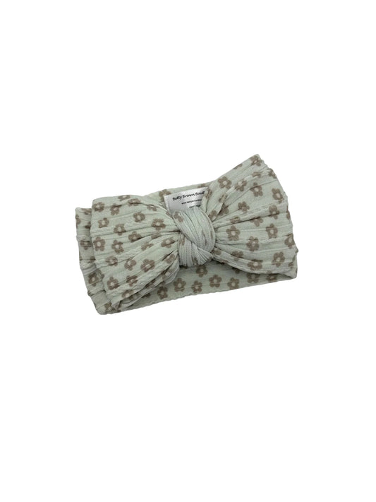 Neutral Daisy Pattern Larger Bow Cable Knit Headband