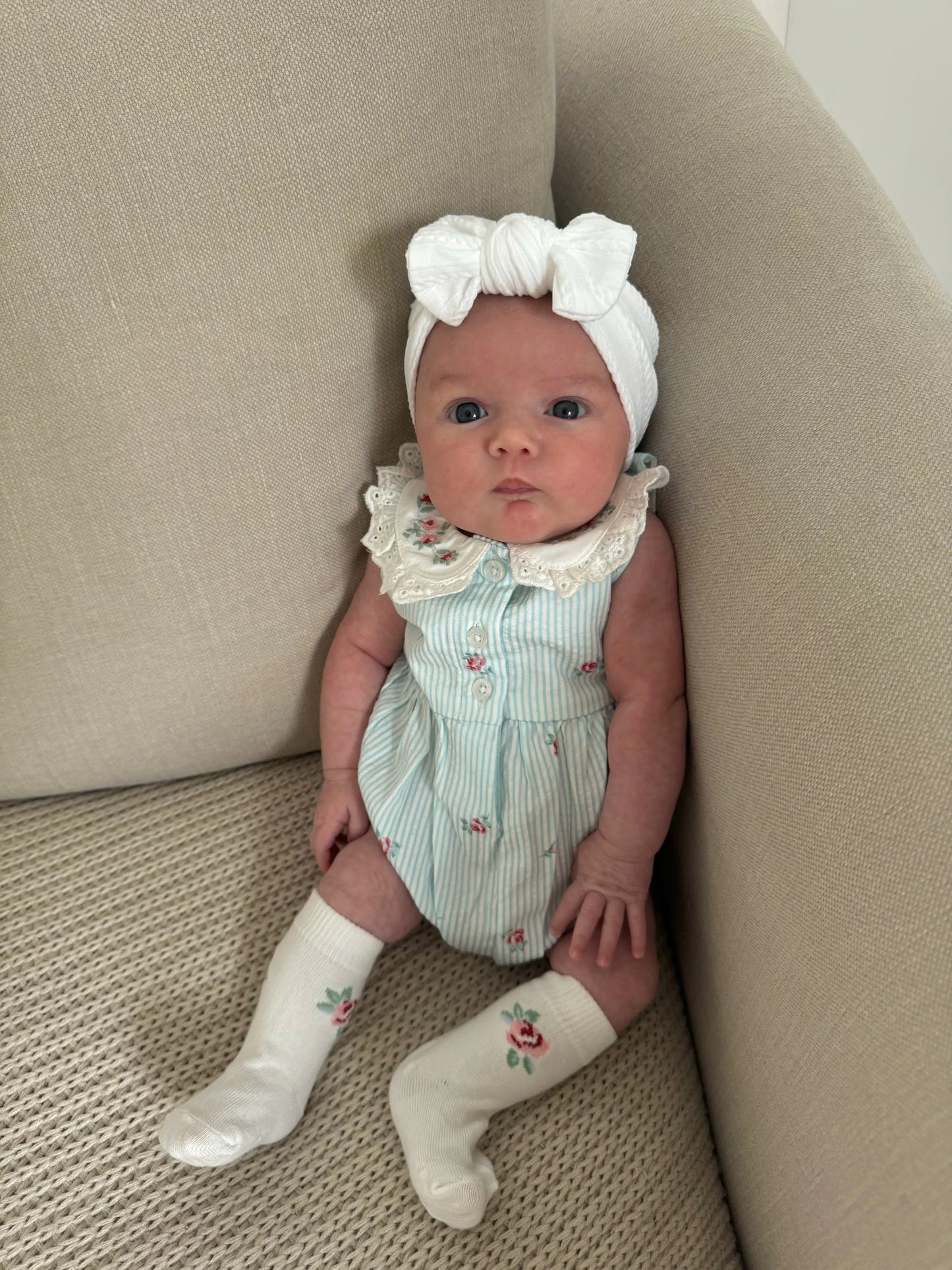 White Smaller Bow Headband Designed For Babies - Image 2