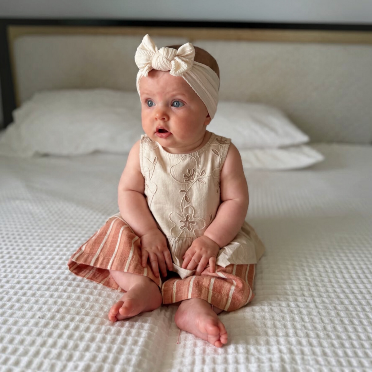 Buttermilk Beige Smaller Bow Cable Knit Headband