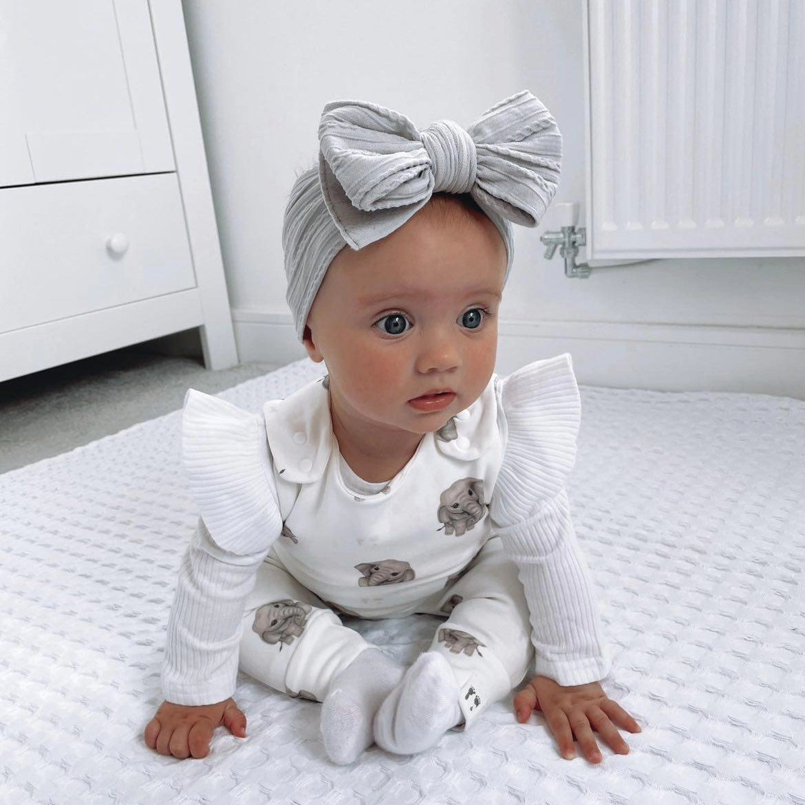 Light Grey Larger Bow Cable Knit Headwrap - Betty Brown Boutique Ltd