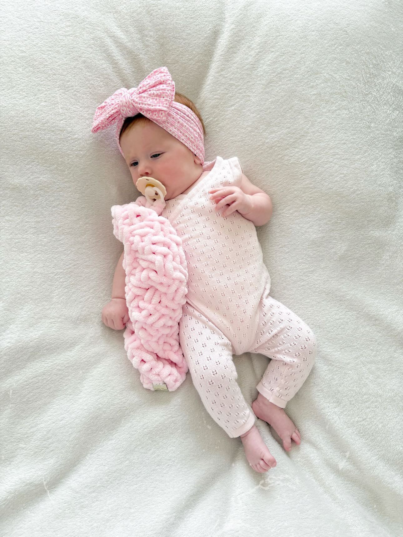 Pretty Pink Daisy Pattern Larger Bow Cable Knit Headband
