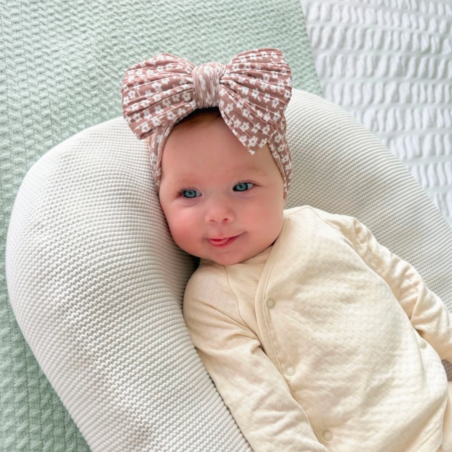 Chocolate Daisy Pattern Larger Bow Cable Knit Headband
