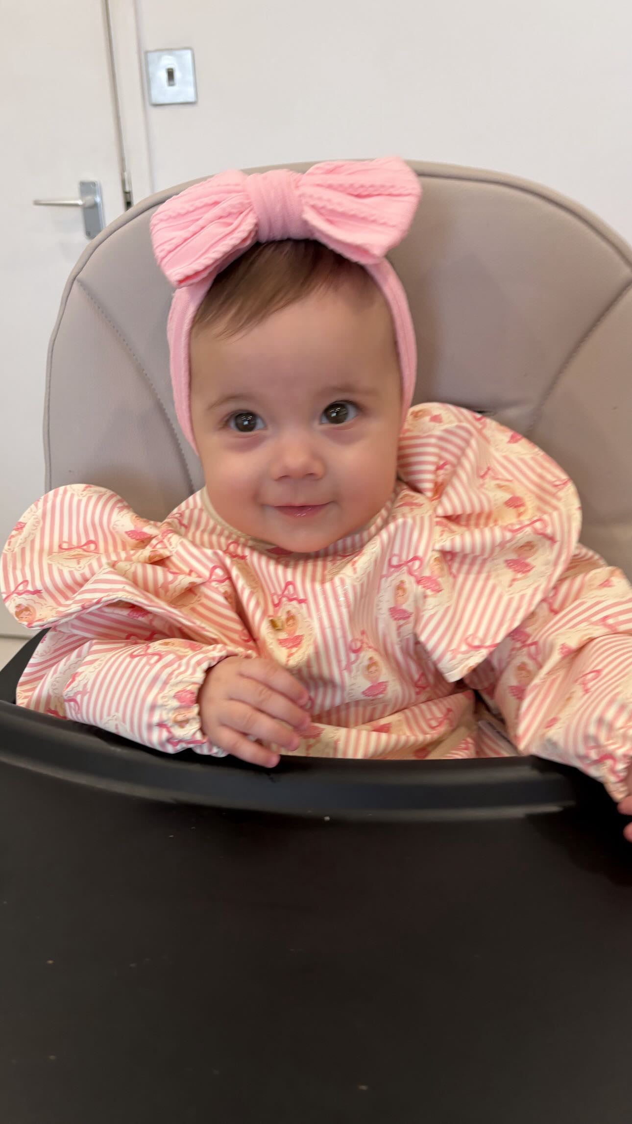 Ballerina Frill Waterproof Bib with Sleeves For 6-36 Months - Image 3