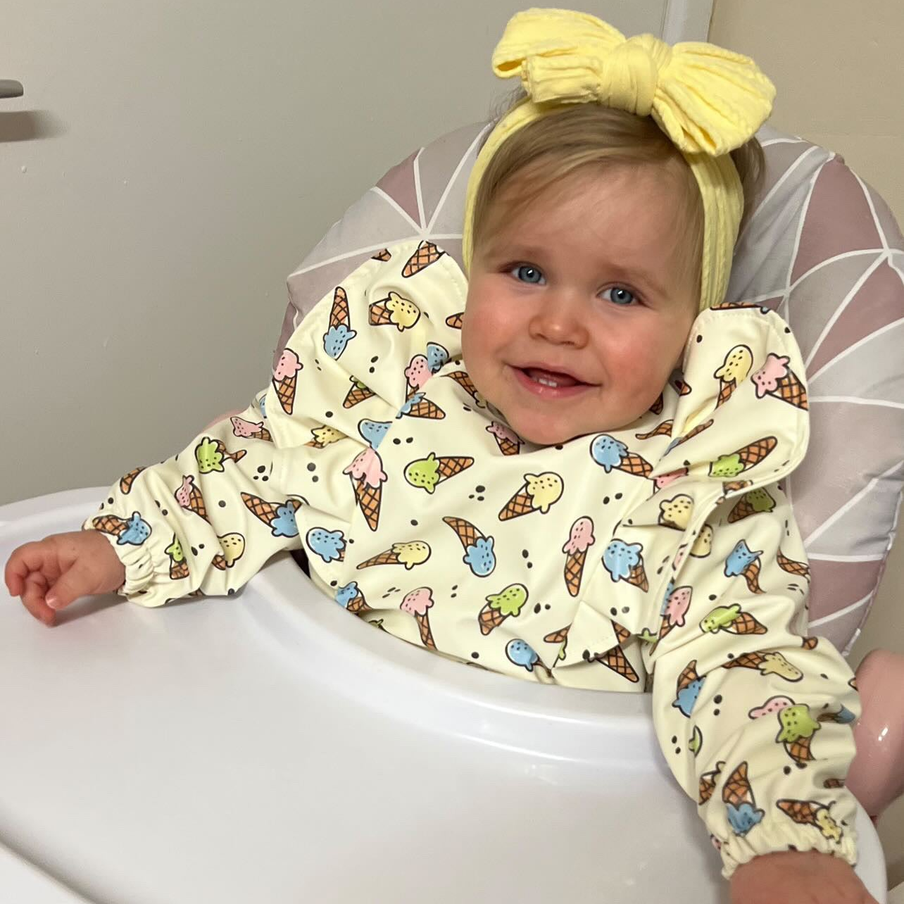 Ice Cream Frill Bib with Sleeves For 6-36 Month Old - Image 1