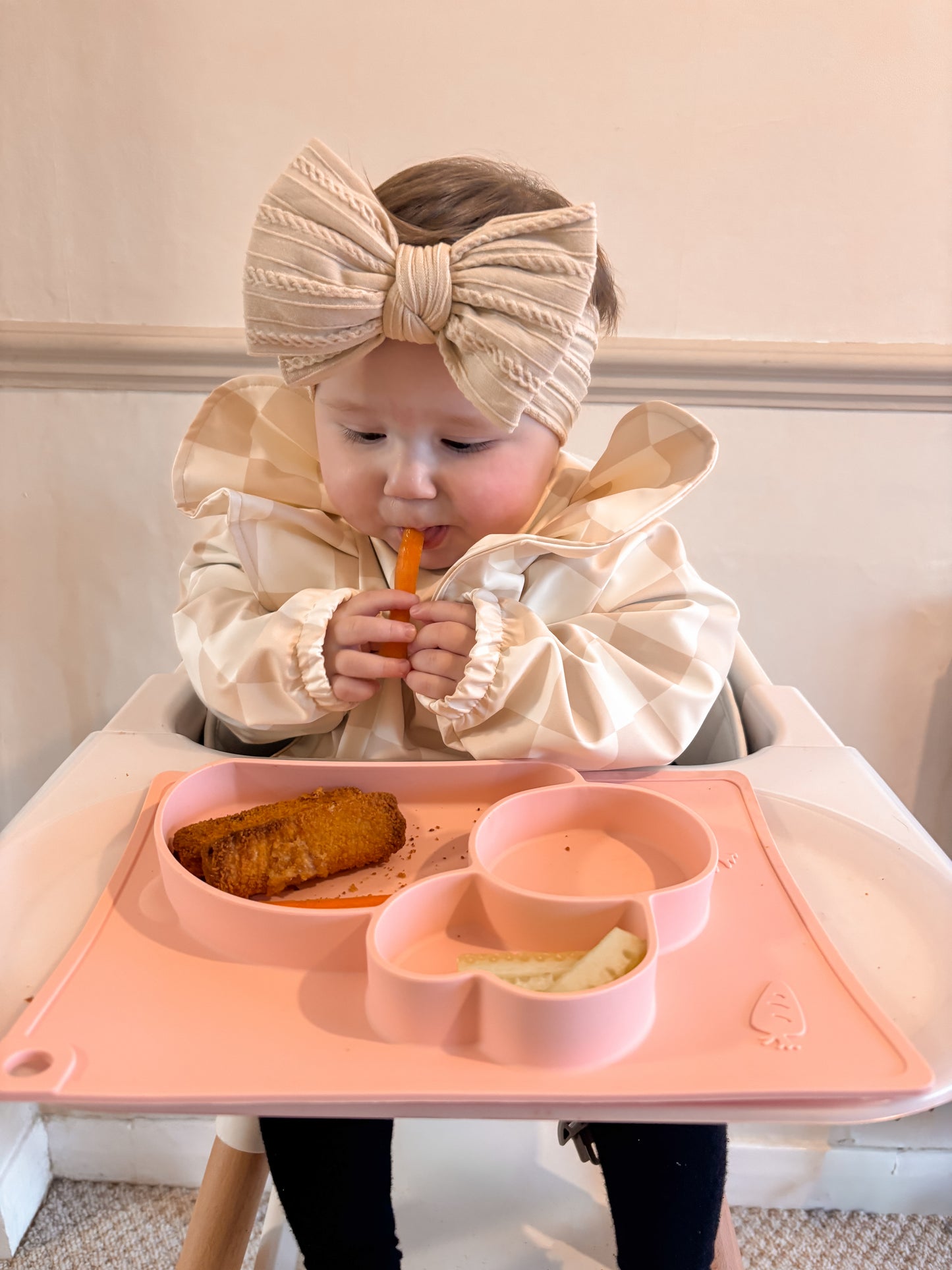 Neutral Checkered Pattern Frill Detailed Waterproof Bib with Sleeves