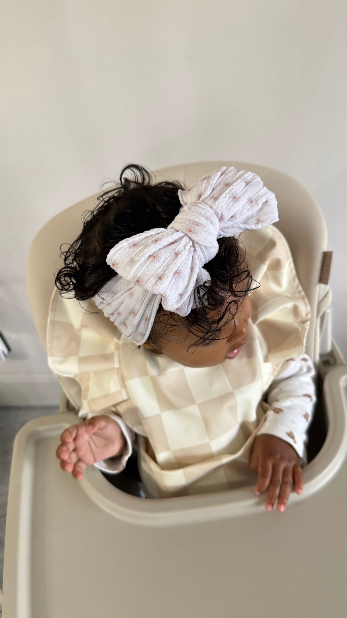 White Daisy Larger Bow Headband For Newborns to 3 Years Old - Image 1